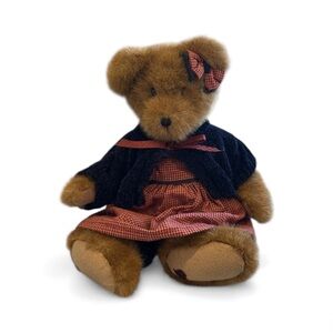 Classic Boyds Bear brown female 13 inches, jointed head  clothed, Y2K era